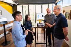 Les médias internationaux soulignent la visite de Tim Cook au Vietnam