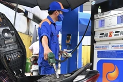 Les prix d’essence augmentent plus de 700 dôngs le litre à partir du 21 mars