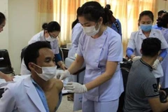 Le Laos recommande à ses citoyens à continuer de se faire vacciner contre le COVID-19