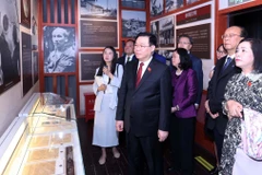 Le président de l'AN visite le Site des reliques du Président Ho Chi Minh à Kunming