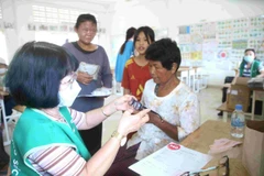 Des entreprises vietnamiennes au côté des personnes défavorisées au Cambodge