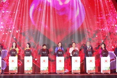 La présidente par intérim de la République Vo Thi Anh Xuân lance le Mois humanitaire national 2024