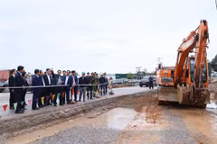 Le PM Pham Minh Chinh inspecte des projets clés de Hai Duong