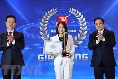 Remise des prix du produit de technologie numérique "Make in Vietnam" 2021
