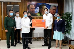 Messages et cadeaux du PCV pour féliciter le Parti communiste de Cuba pour son 8e Congrès