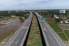 Long An mobilise 30.000 milliards de dongs pour investir dans les infrastructures de transport