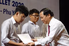 Remise de bourses Vallet à des élèves à Binh Dinh, Phu Yen et Gia Lai