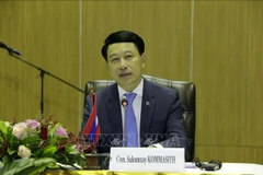 Le vice-PM lao Saleumsay Kommasith apprécie le rôle des diplomaties pour les liens Vietnam-Laos