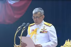 Le roi thaïlandais préside la première réunion du nouveau Parlement