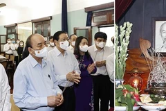 Le président Nguyen Xuan Phuc rend hommage au Président Ho Chi Minh