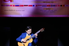 Des chansons folkloriques du Vietnam présentées au Concours international de guitare de Berlin