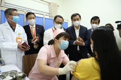 COVID-19: test du vaccin COVIVAC sur six volontaires