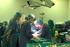 Le Vietnam effectue une double greffe à un patient étranger