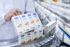 Vinamilk exporte un gros lots de produits laitiers vers la Chine
