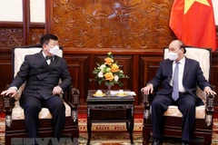 Le président Nguyen Xuan Phuc reçoit des ambassadeurs étrangers