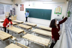 Hanoï: les écoles peuvent organiser les cours en présentiel pour les élèves de plusieurs classes