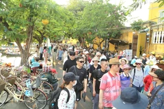 Visiteurs sud-coréens à Hoi An lors des vacances du 30 avril et du 1er mai. Photo: baoquangnam.vn