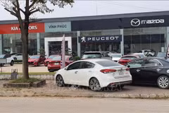 A un showroom automobile. Photo d'illustration: VNA