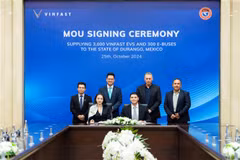 Cérémonie de signature d'un protocole d'accord (MoU) entre VinFast et le Syndicat des conducteurs et travailleurs de Durango au Mexique. Photo: VNA