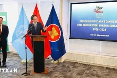 Le vice-ministre des Affaires étrangères Do Hung Viet prend la parole à une cérémonie organisée par la Mission permanente du Vietnam auprès des Nations Unies (ONU) à New York le 12 décembre à l'occasion de la Journée internationale des droits de l'homme. Photo : VNA