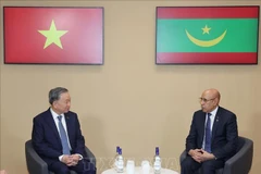Le dirigeant To Lam (gauche) et le président mauritanien, Mohamed Ould Ghazouani. Photo: VNA