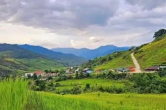 De nombreuses routes reliant villages et communes ont été construites dans la province de Kon Tum. Photo: VNA