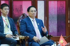 Le Premier ministre Pham Minh Chinh prend la parole lors de la session restreinte du 45e Sommet de l'ASEAN. Photo : VNA