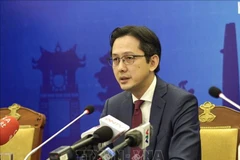 Le vice-ministre des Affaires étrangères ,Do Hung Viet, préside une conférence de presse dans l'après-midi du 15 avril 2024 à Hanoï, annonçant le rapport national pour le 4e cycle de l'EPU. Photo: VNA
