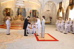 L'ambassadeur du Vietnam en Thaïlande, Pham Viet Hung, présente ses lettres de créance au roi de Thaïlande, Maha Vajiralongkorn Phra Vajiraklaochaoyuhua. Photo: VNA