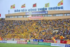 Reuters met en avant la reprise de la ligue de football du Vietnam avec un stade bondé