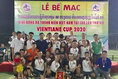 Clôture du 7e tournoi de football des jeunes vietnamiens au Laos 