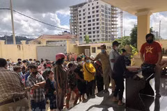 COVID-19 : Aide humanitaire fournie aux ménages défavorisés à Preah Sihanouk au Cambodge