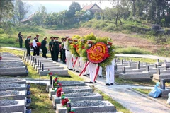 Thua Thien-Hue : inhumation des restes de soldats tombés au Laos