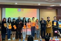 Premier dictionnaire bilingue vietnamien-espagno créé et imprimé au Vietnam
