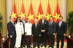 Le SG du Parti communiste et président Nguyen Phu Trong reçoit de nouveaux ambassadeurs étrangers