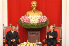 Tran Quoc Vuong reçoit une délégation du Parti populaire révolutionnaire du Laos
