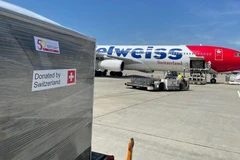 COVID-19 : la Suisse envoie 13 tonnes d'aide médicale au Vietnam