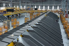 La Poste du Vietnam modernise son système de tri de colis au Centre