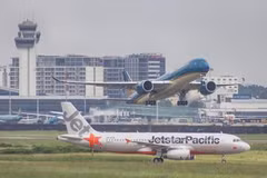 Des agences d’aviation modifient des horaires de vols à cause du typhon Podul