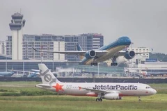 Des agences d’aviation modifient des horaires de vols à cause du typhon Podul