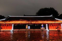 Lancement du premier circuit touristique nocturne au Temple de la Littérature de Hanoï