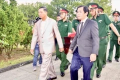 Thua Thien-Hue : inhumation des restes de soldats volontaires tombés au Laos