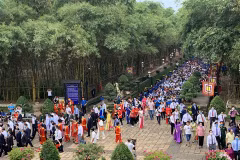 Les habitants de Hô Chi Minh-Ville rendent hommage aux rois Hùng