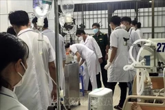 Huit membres d'équipage d'un navire chinois transportés vers un hôpital à Ba Ria-Vung Tau 