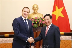 Le vice-PM et ministre des AE Pham Binh Minh reçoit le ministre littuanien de l'Intérieur 