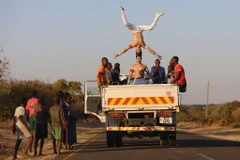 Quôc Co - Quôc Nghiêp et les belles images de cirque en Afrique