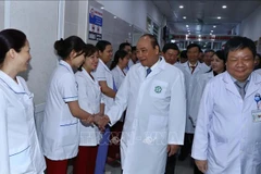 Le PM félicite les médecins et le personnel du secteur de la santé