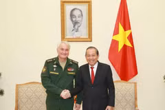 Le vice-Premier permanent Truong Hoa Binh reçoit le vice-ministre russe de la Défense