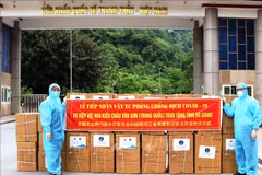 Ha Giang reçoit des dons médicaux de la province chinois de Yunnan