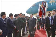 Le président de l’AN Vuong Dinh Hue entame une visite officielle au Cambodge et assiste à l'AIPA-43